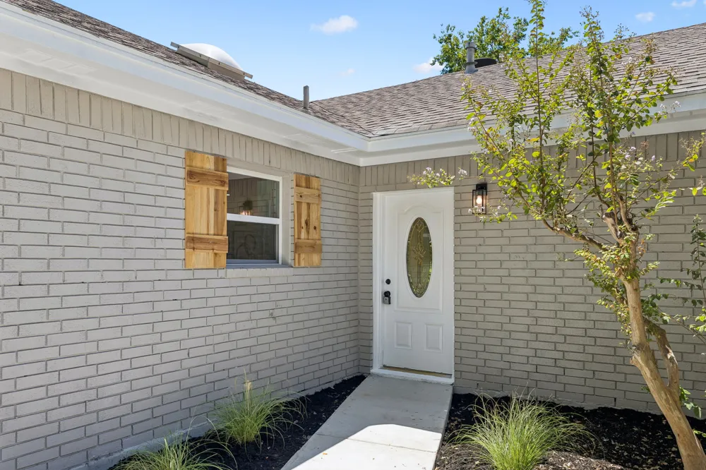 106 Cottonwood Drive Hutto, TX 78634