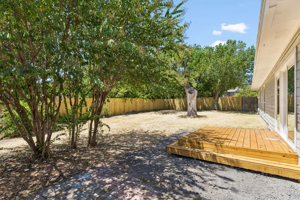106 Cottonwood Drive Hutto, TX 78634
