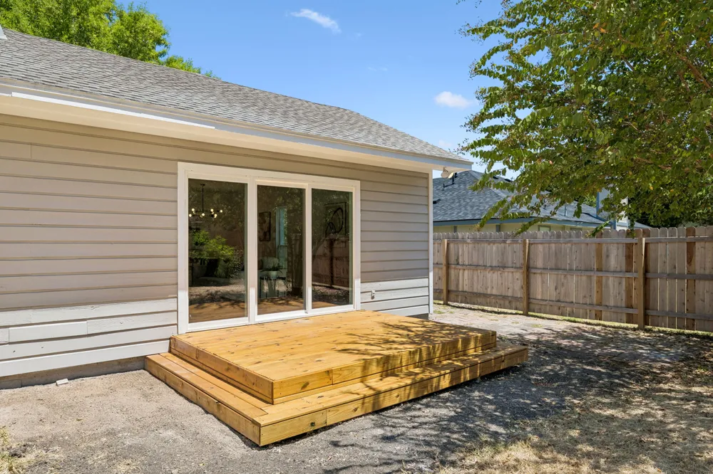 106 Cottonwood Drive Hutto, TX 78634