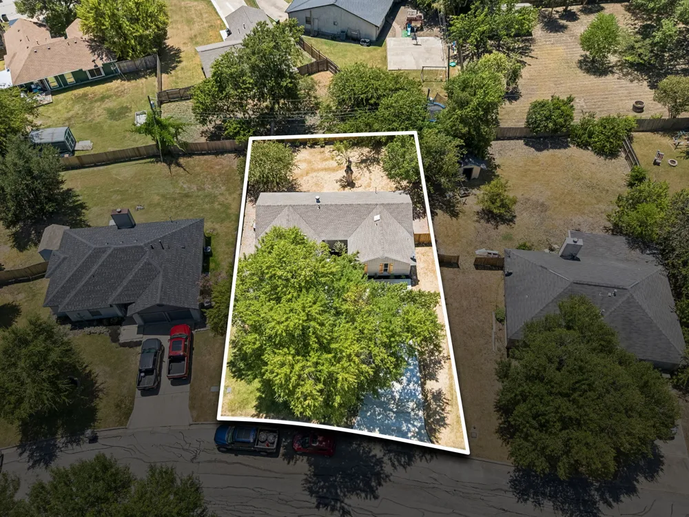 106 Cottonwood Drive Hutto, TX 78634