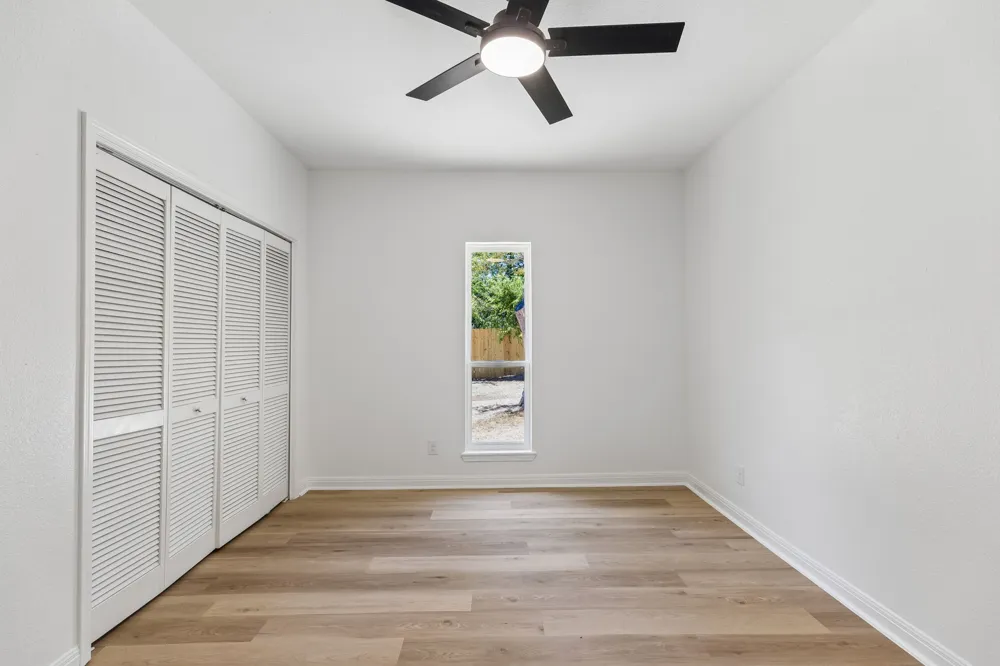 106 Cottonwood Drive Hutto, TX 78634