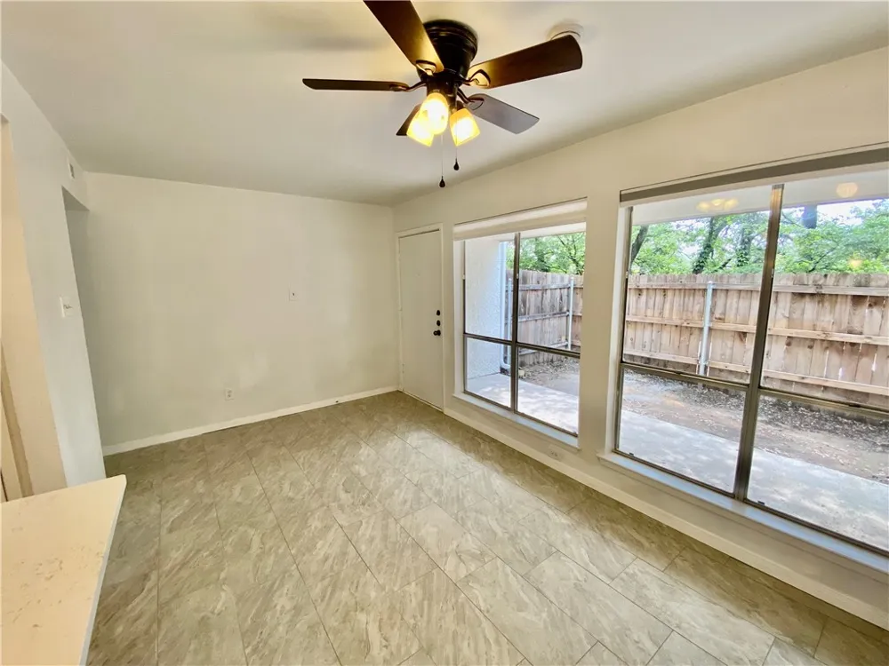 6910 Hart Lane #403 Austin, TX 78731