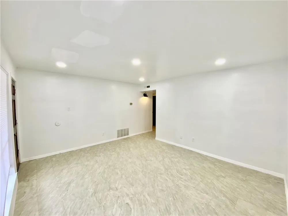 6910 Hart Lane #403 Austin, TX 78731