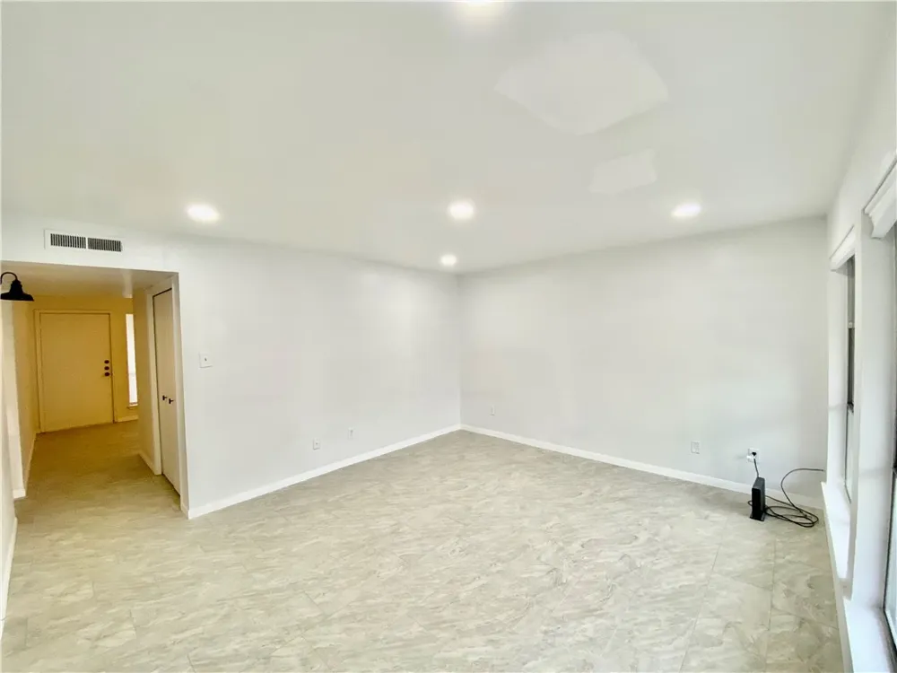 6910 Hart Lane #403 Austin, TX 78731