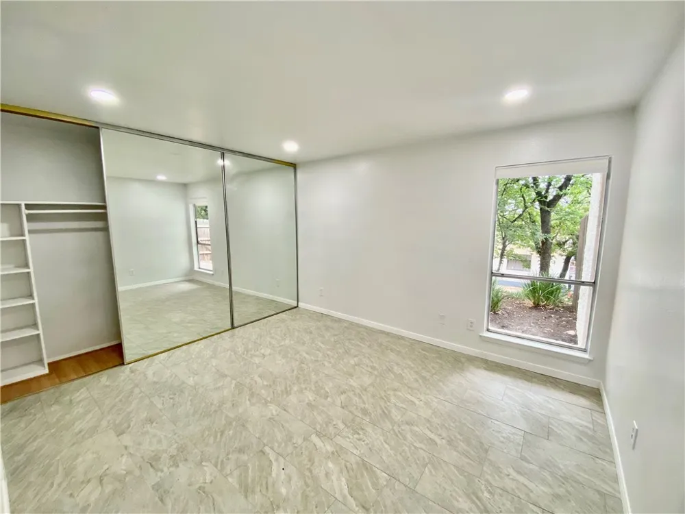 6910 Hart Lane #403 Austin, TX 78731