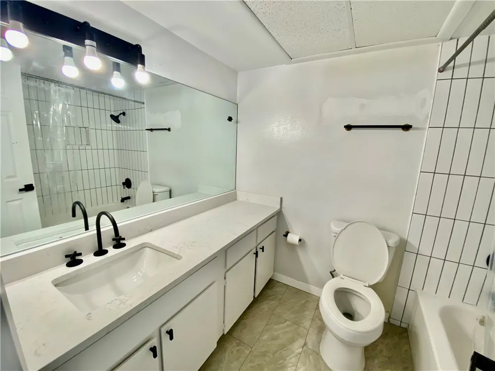 6910 Hart Lane #403 Austin, TX 78731