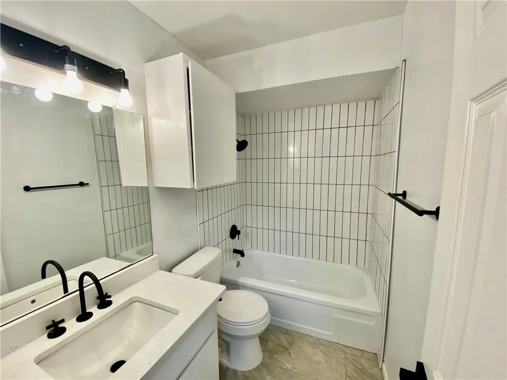 6910 Hart Lane #403 Austin, TX 78731