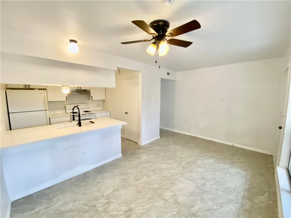 6910 Hart Lane #403 Austin, TX 78731