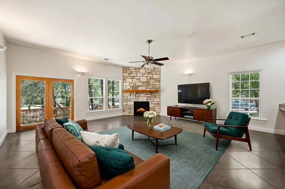 98 Brookhollow Drive Wimberley, TX 78676