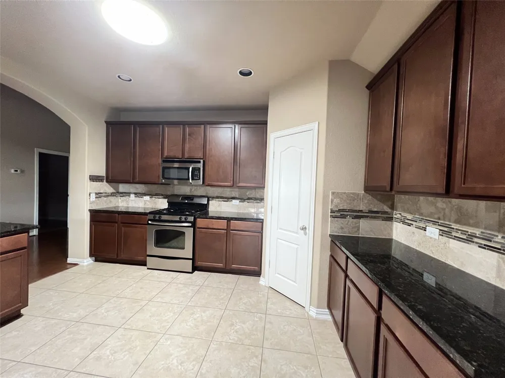 1817 Greyleaf Path Round Rock, TX 78665