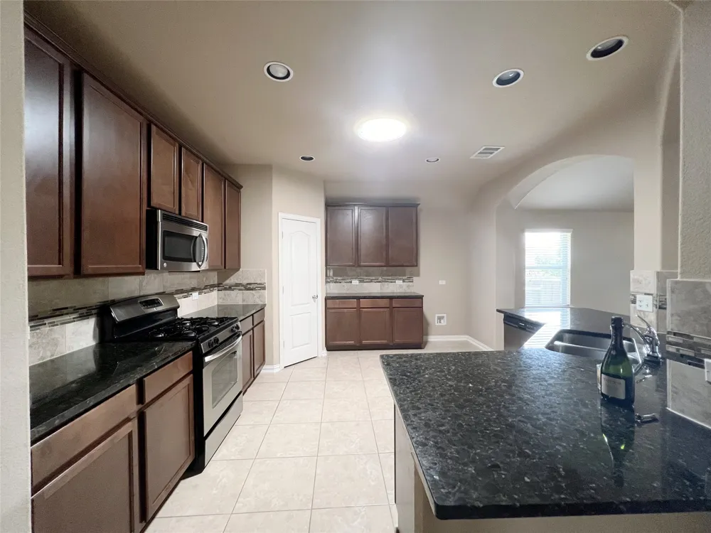 1817 Greyleaf Path Round Rock, TX 78665