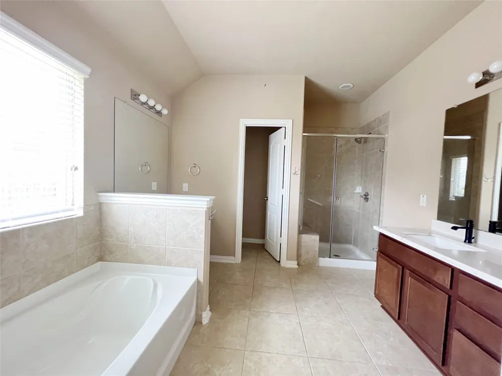 1817 Greyleaf Path Round Rock, TX 78665
