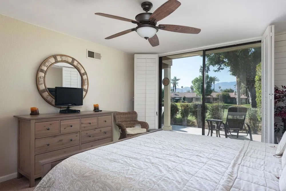 279 San Remo Street Palm Desert, CA 92260