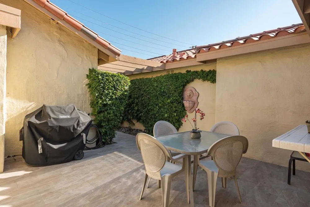 279 San Remo Street Palm Desert, CA 92260