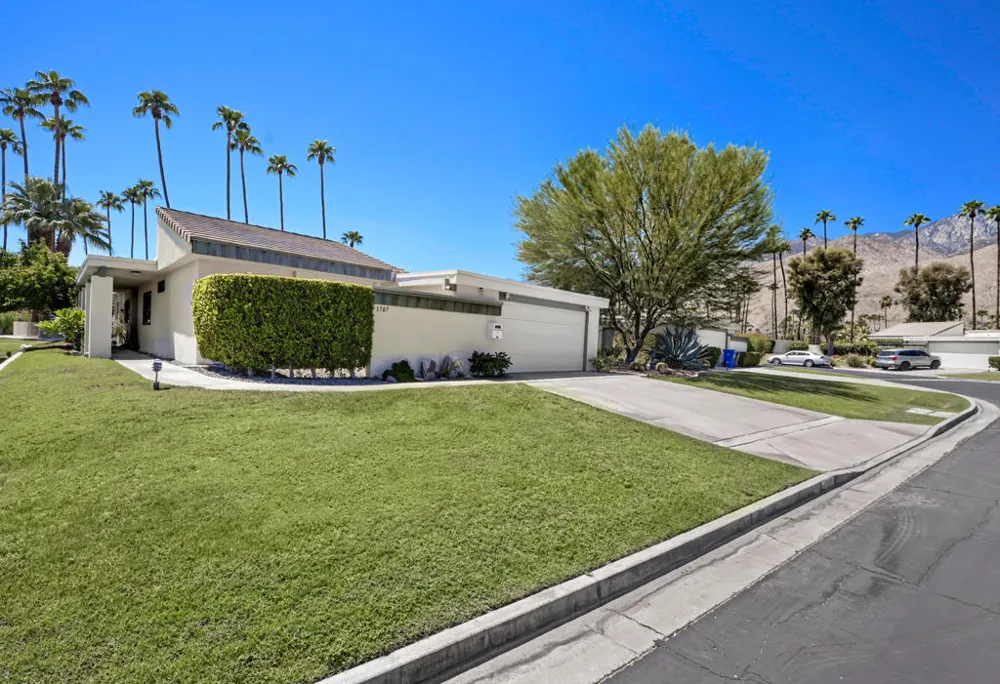 1707 Grand Bahama Drive W Palm Springs, CA 92264