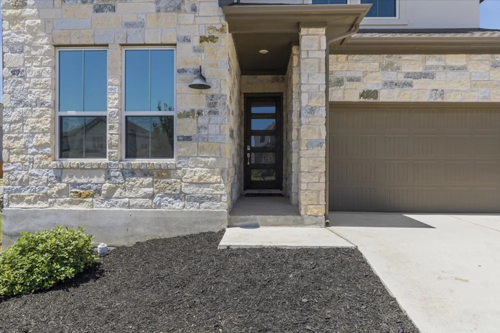 305 Lariat Loop Liberty Hill, TX 78642
