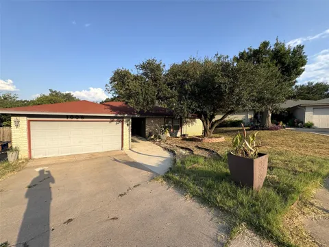 1006 Wisteria Circle