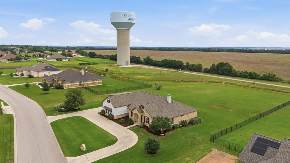 2440 Greatwood Trail Leander, TX 78641