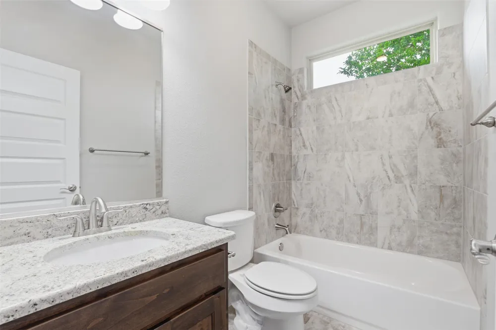 2440 Greatwood Trail Leander, TX 78641