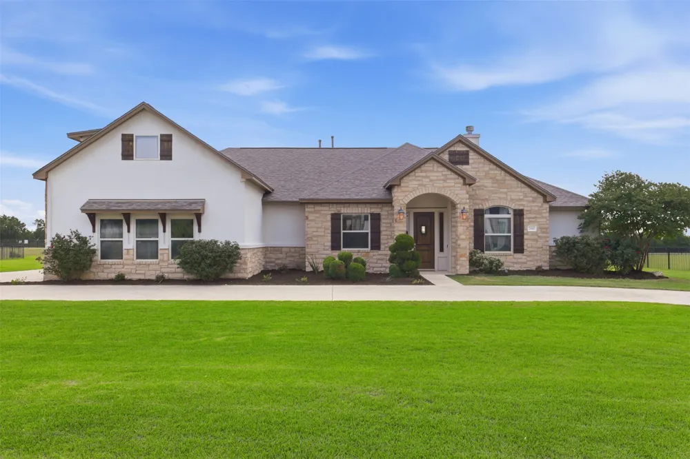 2440 Greatwood Trail Leander, TX 78641