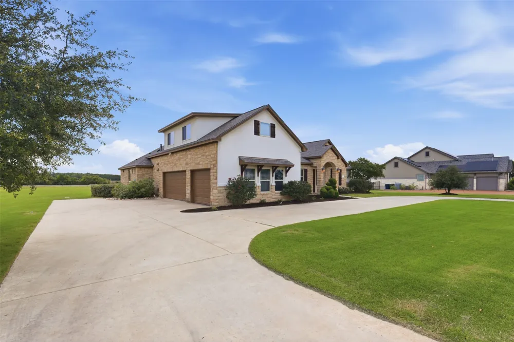 2440 Greatwood Trail Leander, TX 78641