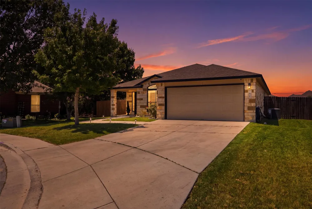 1617 Sunflower Street Lockhart, TX 78644