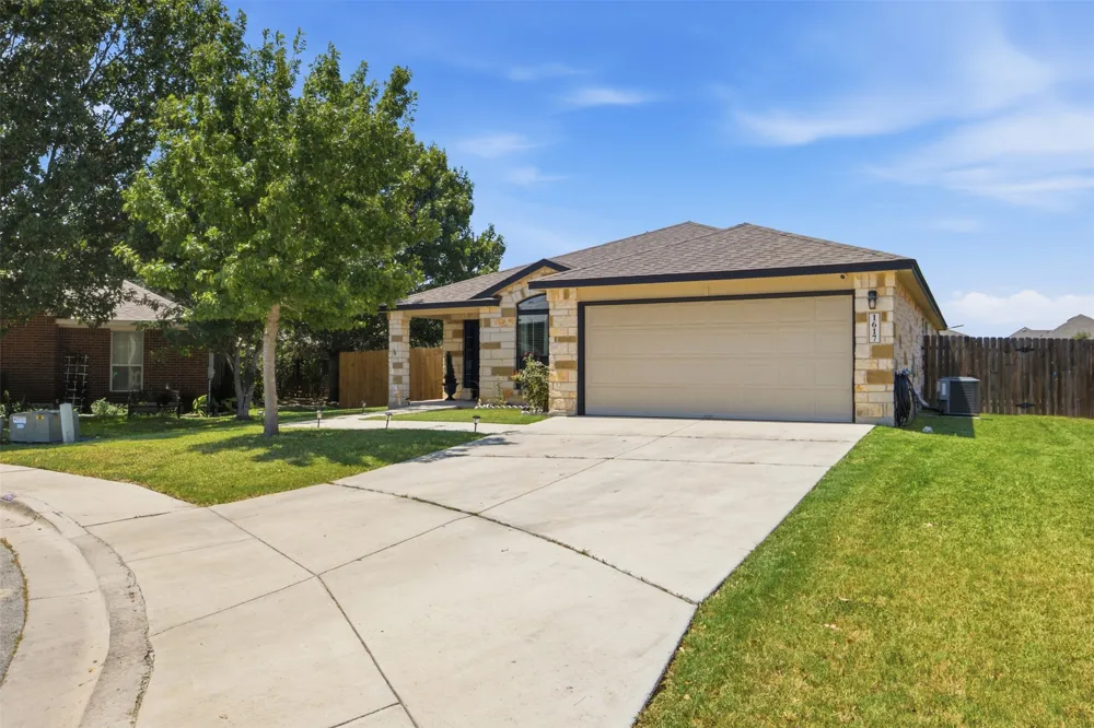 1617 Sunflower Street Lockhart, TX 78644