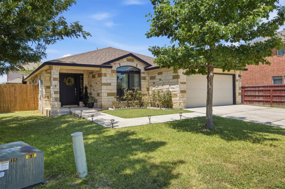 1617 Sunflower Street Lockhart, TX 78644