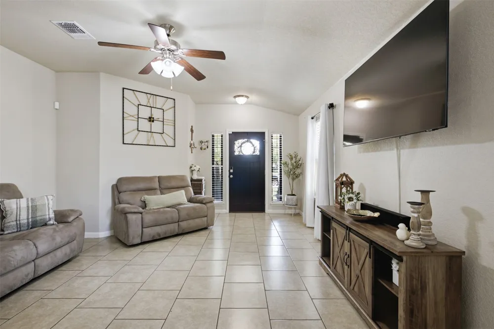 1617 Sunflower Street Lockhart, TX 78644