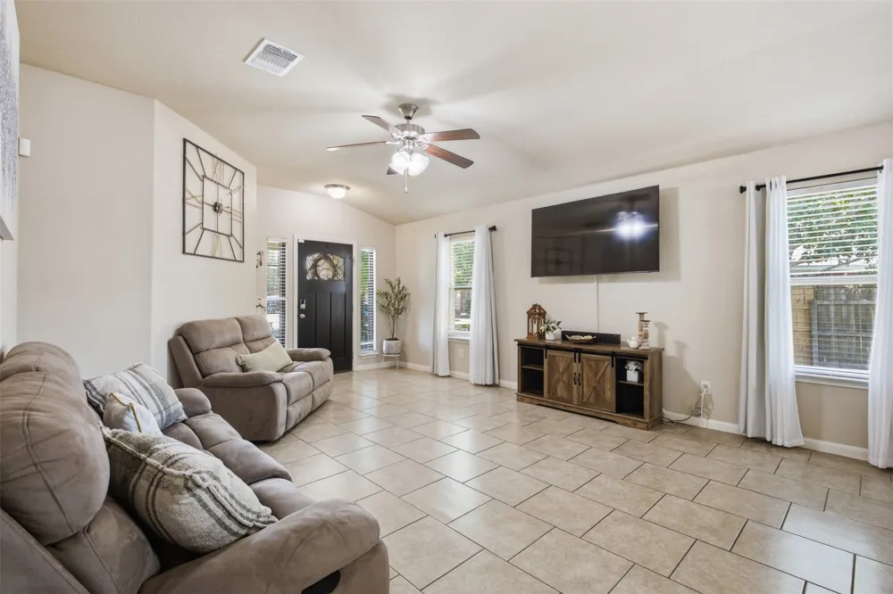 1617 Sunflower Street Lockhart, TX 78644