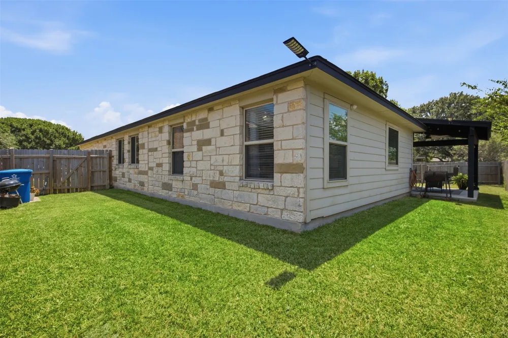 1617 Sunflower Street Lockhart, TX 78644