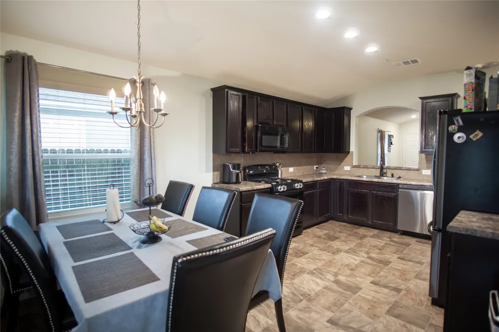 6912 Plains Crest Drive Del Valle, TX 78617