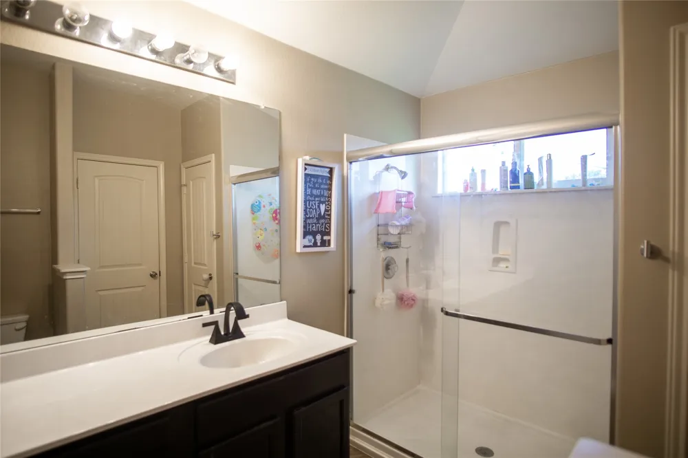 6912 Plains Crest Drive Del Valle, TX 78617