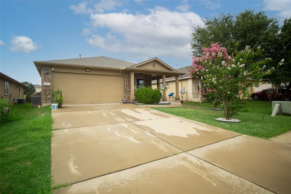 6912 Plains Crest Drive Del Valle, TX 78617