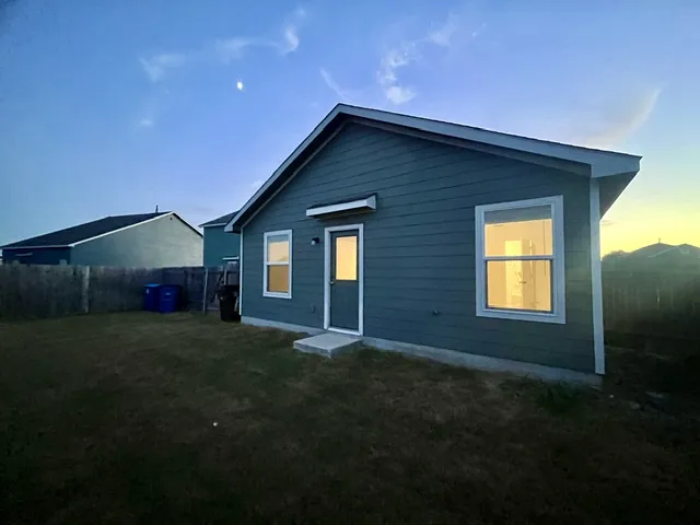 406 Halfmoon Drive Lockhart, TX 78644
