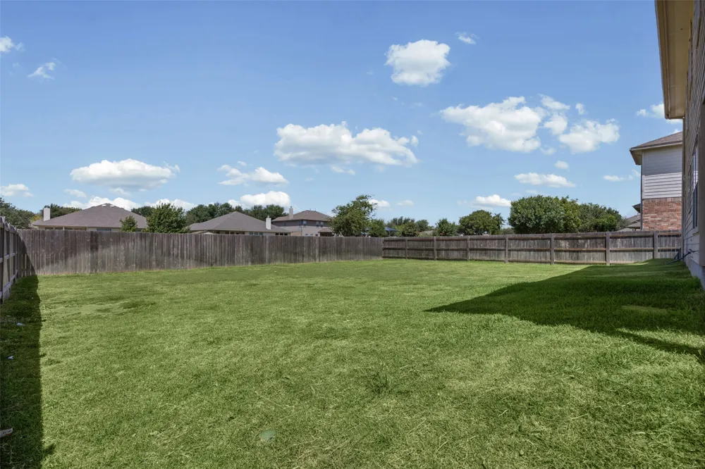 18932 Chrighton Castle Bend Pflugerville, TX 78660