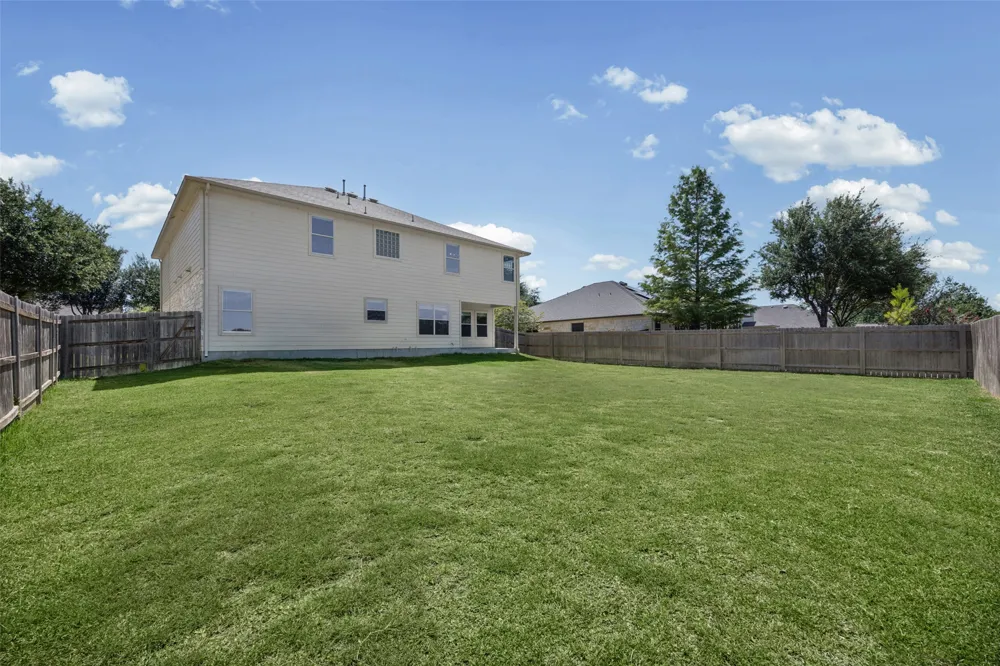 18932 Chrighton Castle Bend Pflugerville, TX 78660