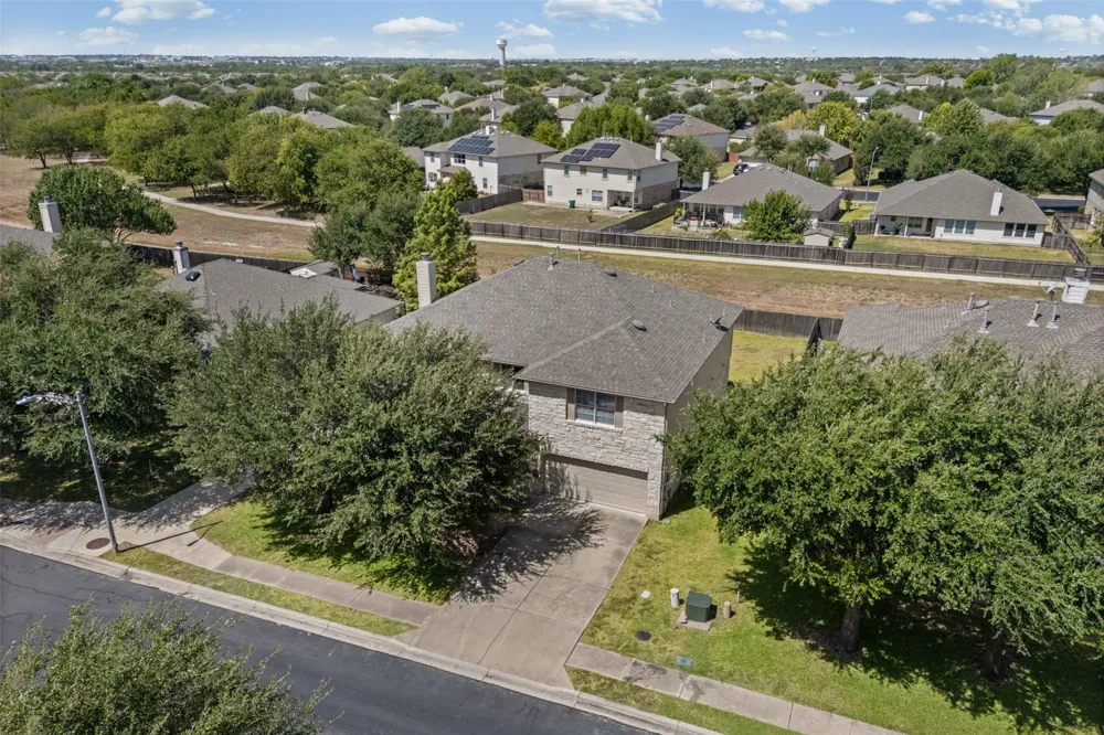 18932 Chrighton Castle Bend Pflugerville, TX 78660