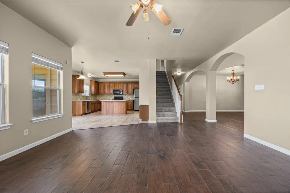 18932 Chrighton Castle Bend Pflugerville, TX 78660