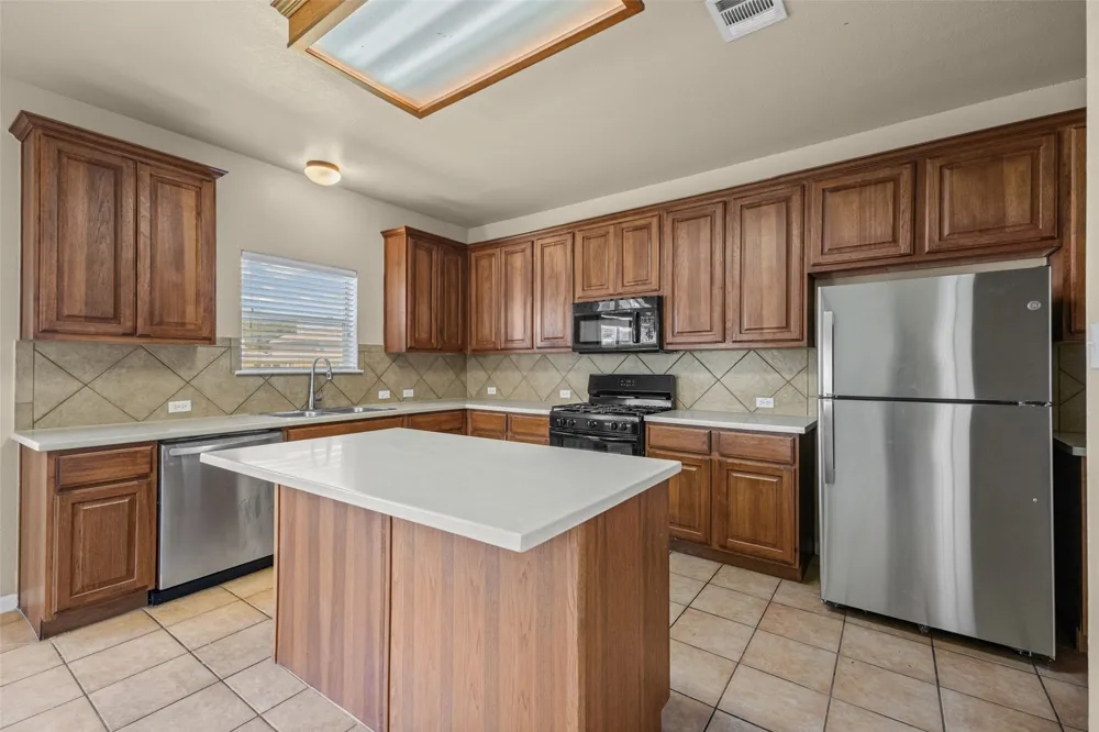 18932 Chrighton Castle Bend Pflugerville, TX 78660