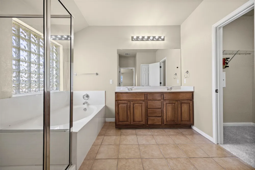 18932 Chrighton Castle Bend Pflugerville, TX 78660
