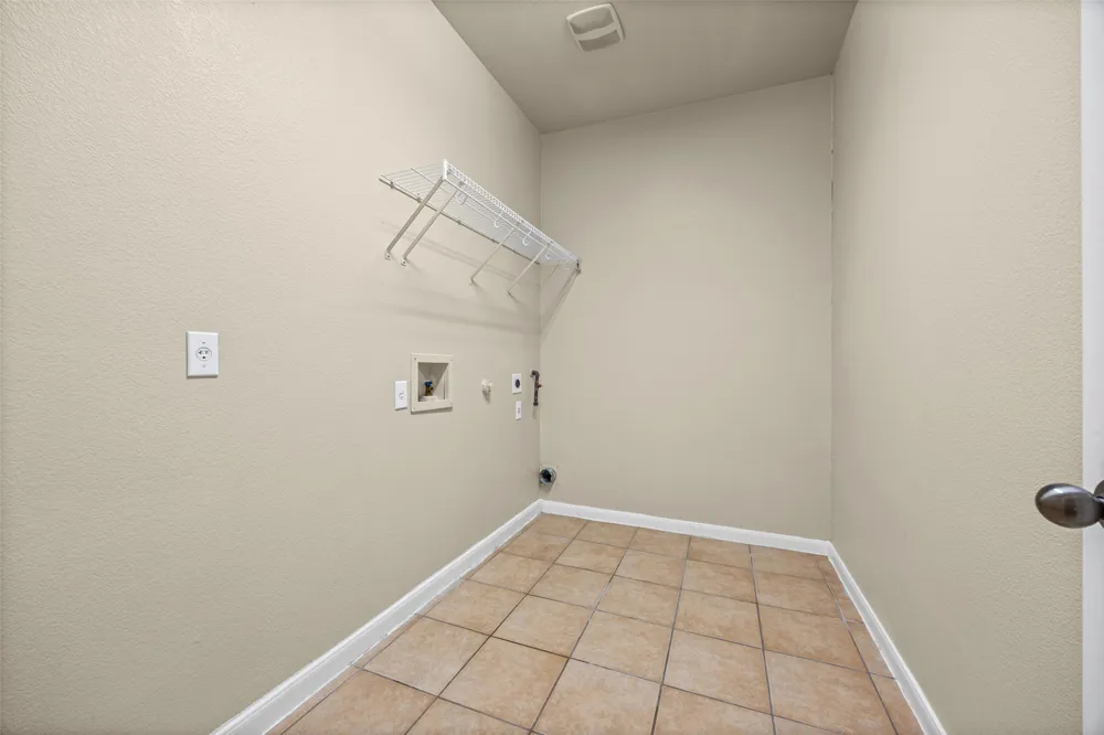 18932 Chrighton Castle Bend Pflugerville, TX 78660