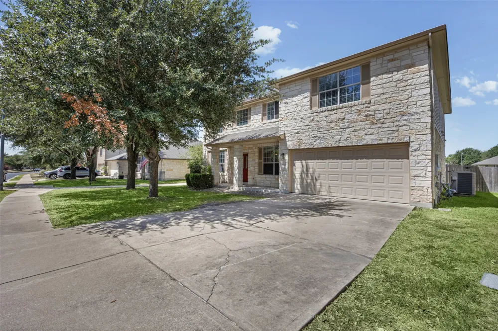 18932 Chrighton Castle Bend Pflugerville, TX 78660
