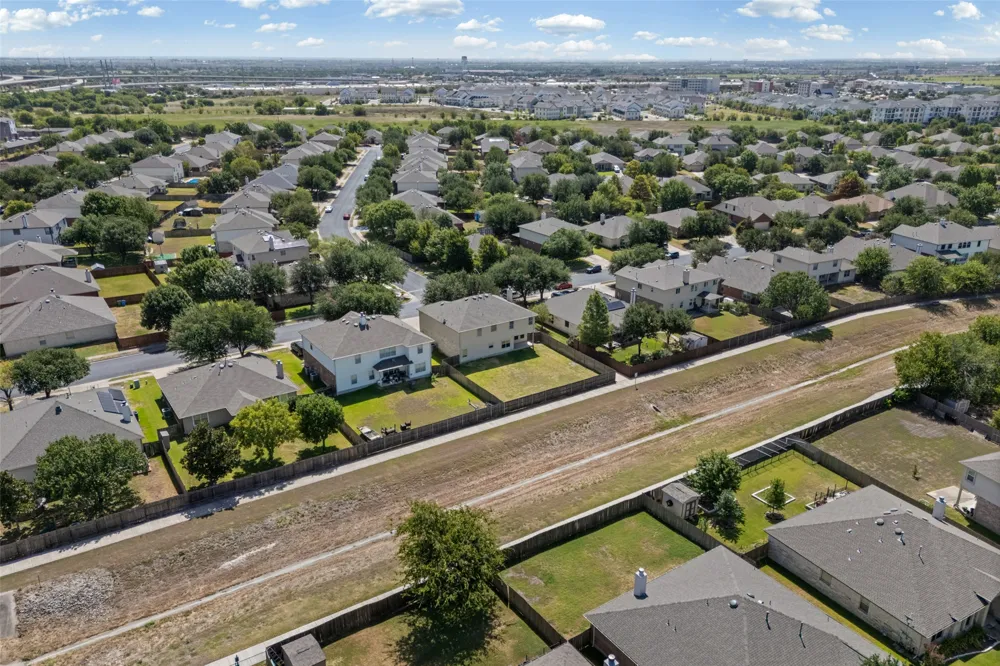 18932 Chrighton Castle Bend Pflugerville, TX 78660