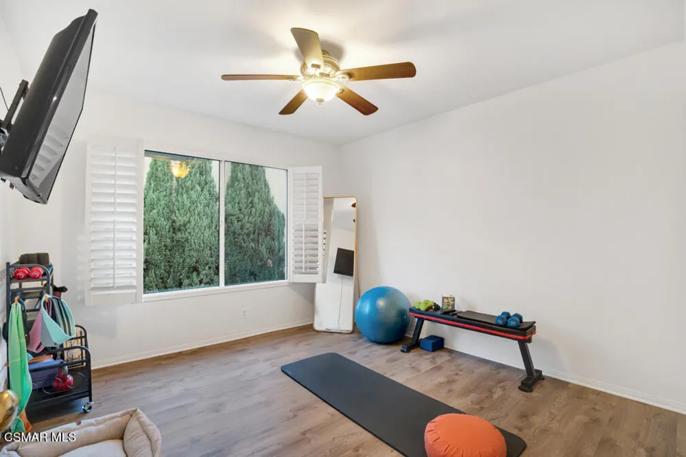 588 Monteleone Avenue Oak Park, CA 91377