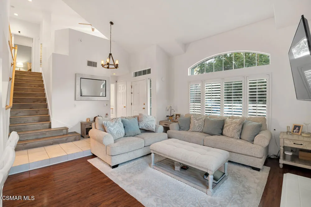 588 Monteleone Avenue Oak Park, CA 91377