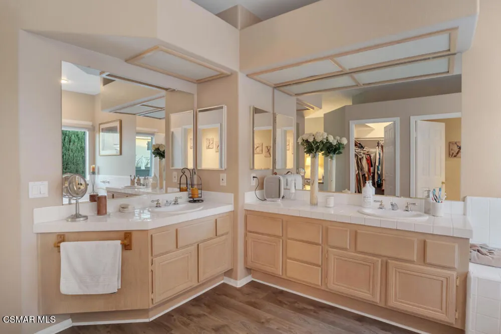 588 Monteleone Avenue Oak Park, CA 91377