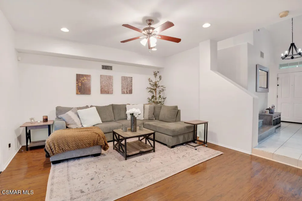 588 Monteleone Avenue Oak Park, CA 91377