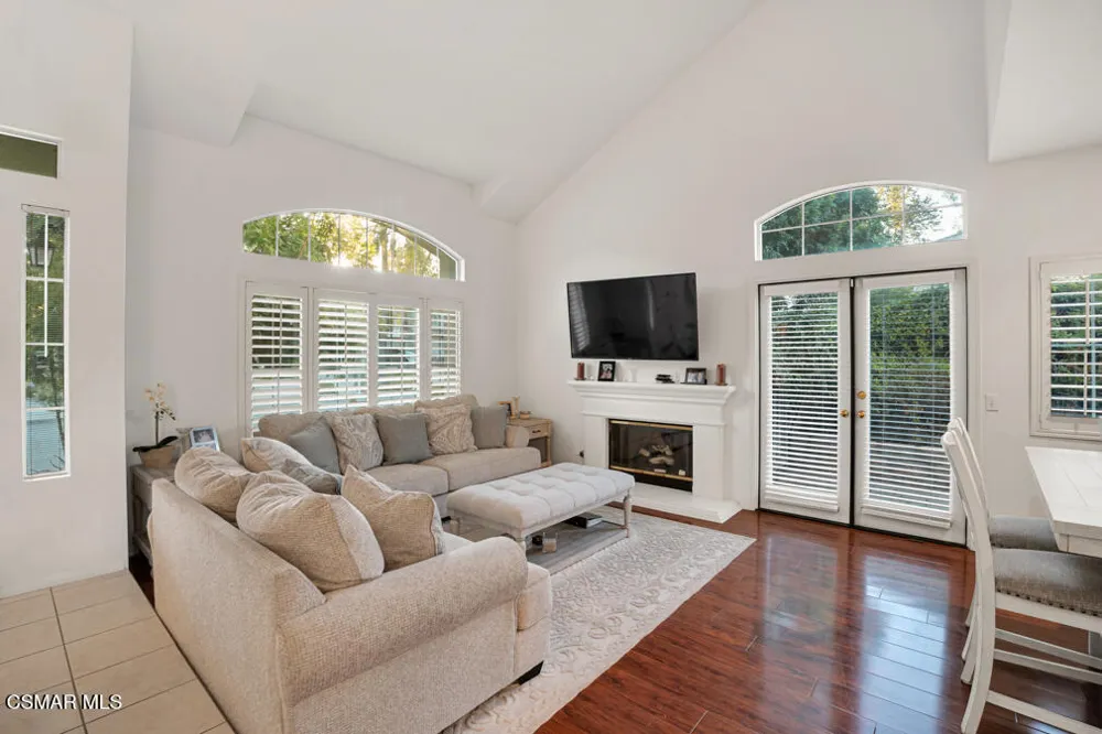 588 Monteleone Avenue Oak Park, CA 91377