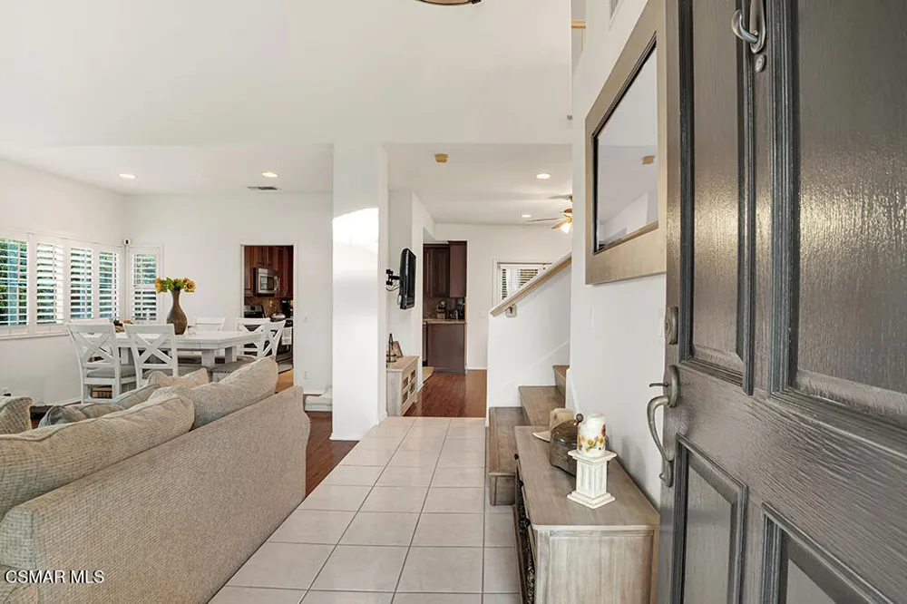588 Monteleone Avenue Oak Park, CA 91377
